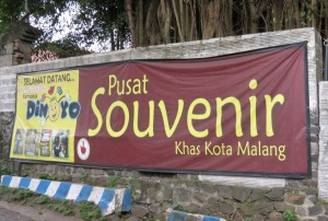 Sentra Kerajinan  Keramik Kota Malang  di  Dinoyo cipika